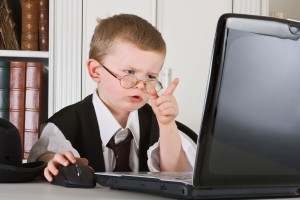 kid-puzzled-by-the-old-internet-child-computer